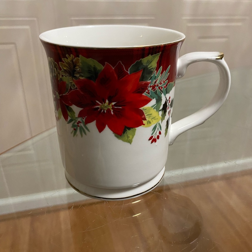 GRACE TEAWARE CHRISTMAS HOLIDAY POINSETTIA COFFEE CUP MUG - - NEW